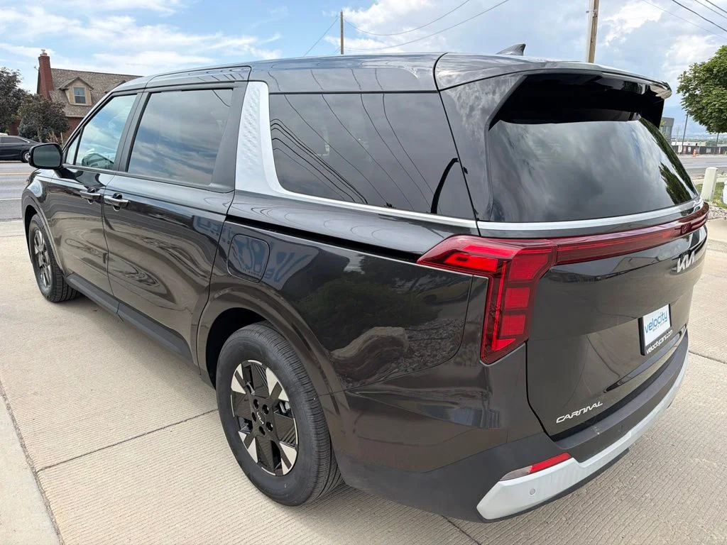 Used 2026 Gray Kia LXS image 5