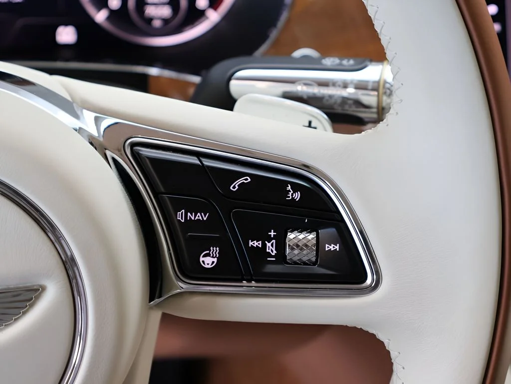Used 2024 Onyx Metallic Bentley V8 image 31