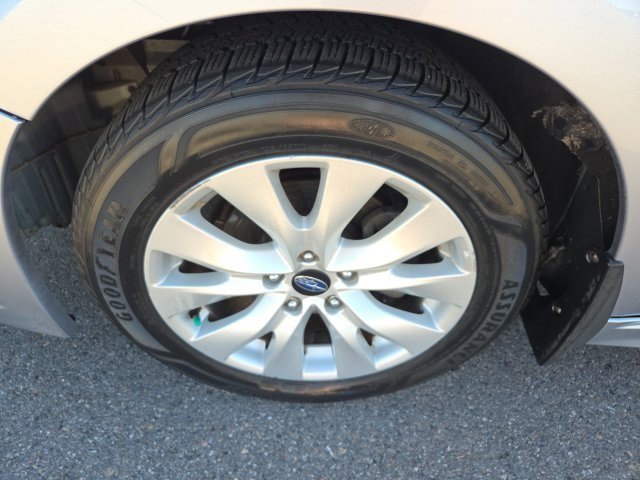 Used 2015 Ice Silver Metallic Subaru 2.5i Premium image 23