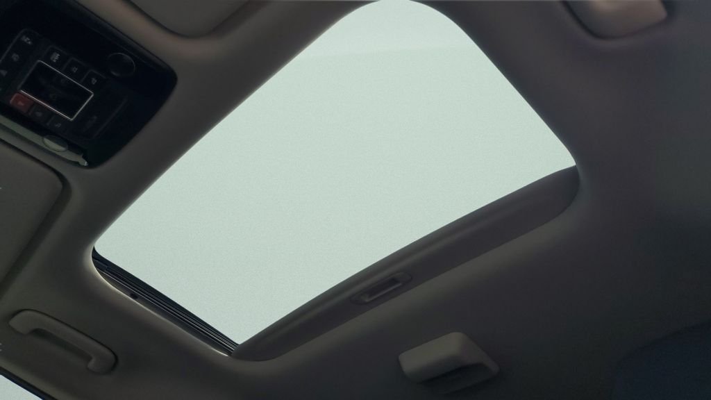 New 2026 Ceramic Silver Kia SX image 18