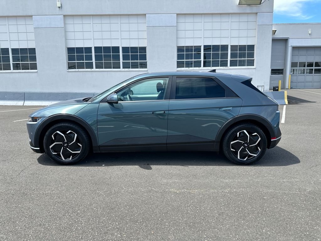 Certified Used 2024 Green Hyundai SEL image 3