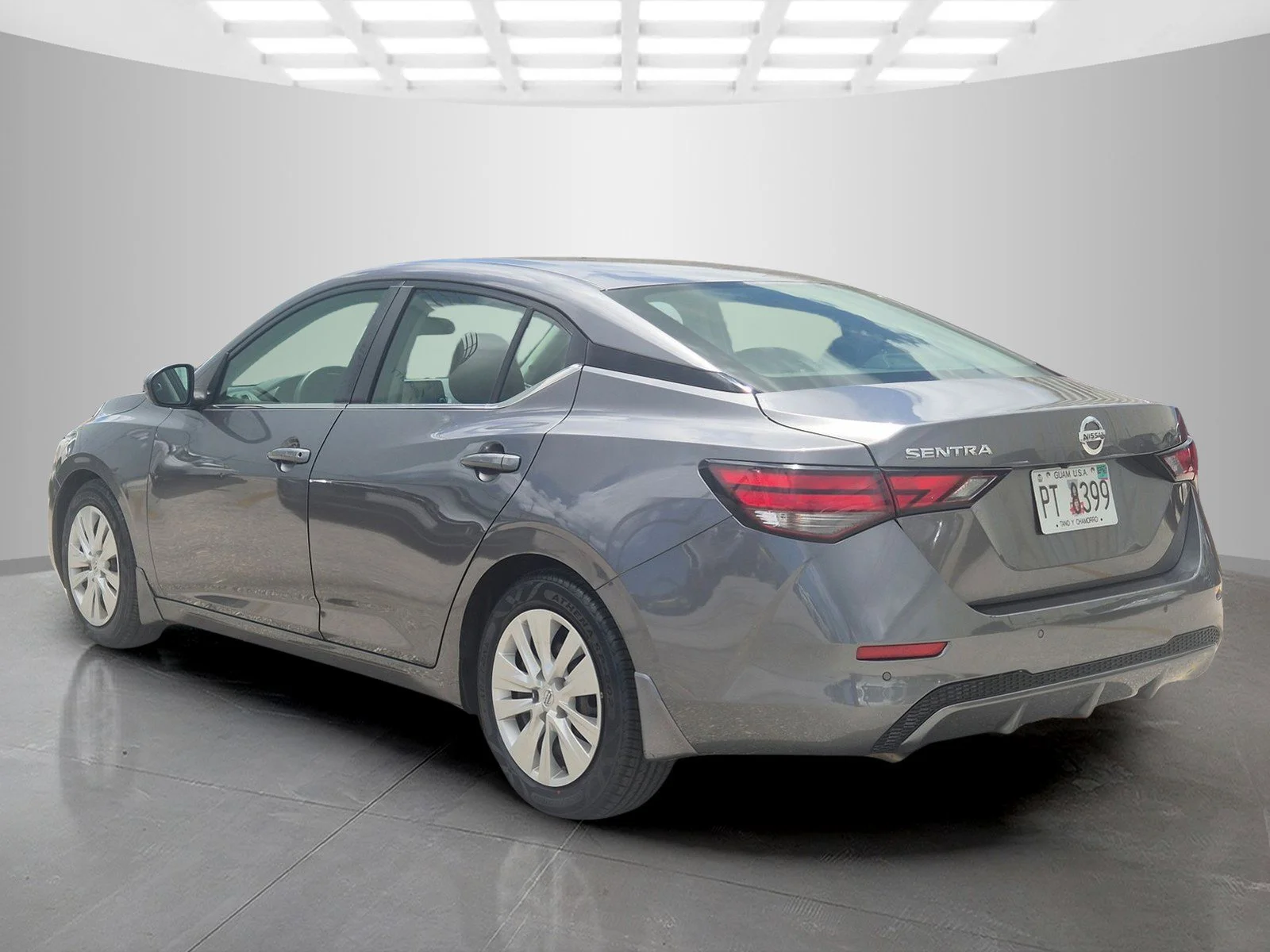 Used 2023 Gray Nissan S image 5