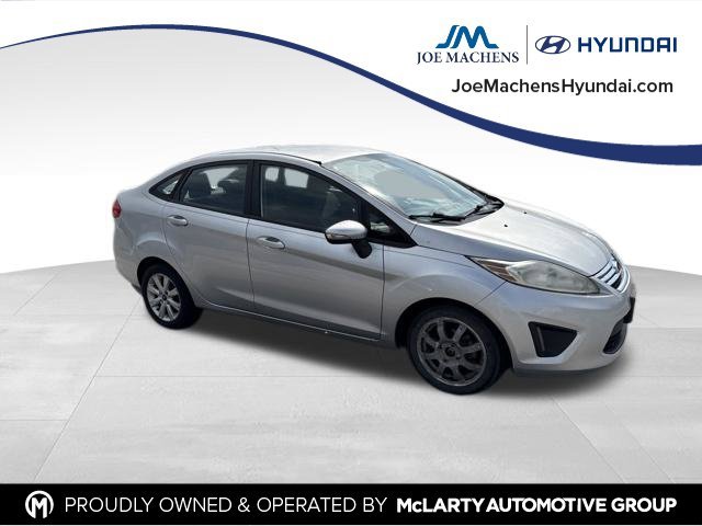 Used 2013 Silver Ford SE image 3