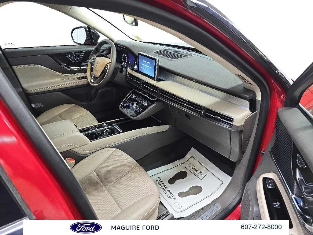 Used 2022 Red Lincoln Standard image 18
