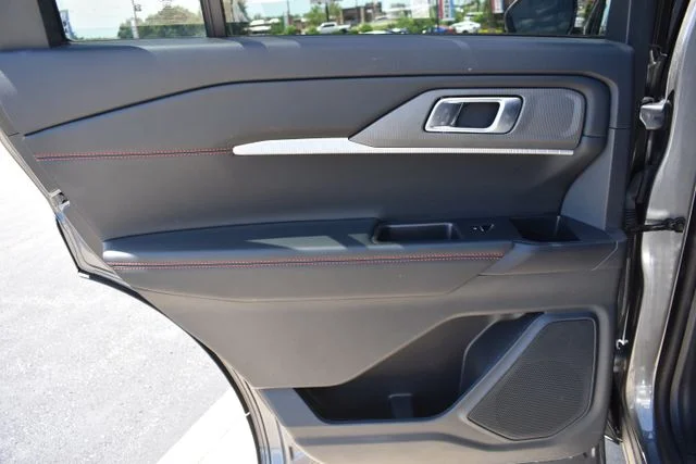 Used 2025 Gray Ford ST-Line image 13