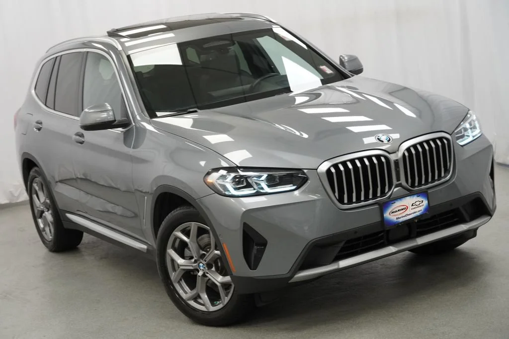 Used 2024 Gray BMW xDrive30i image 4