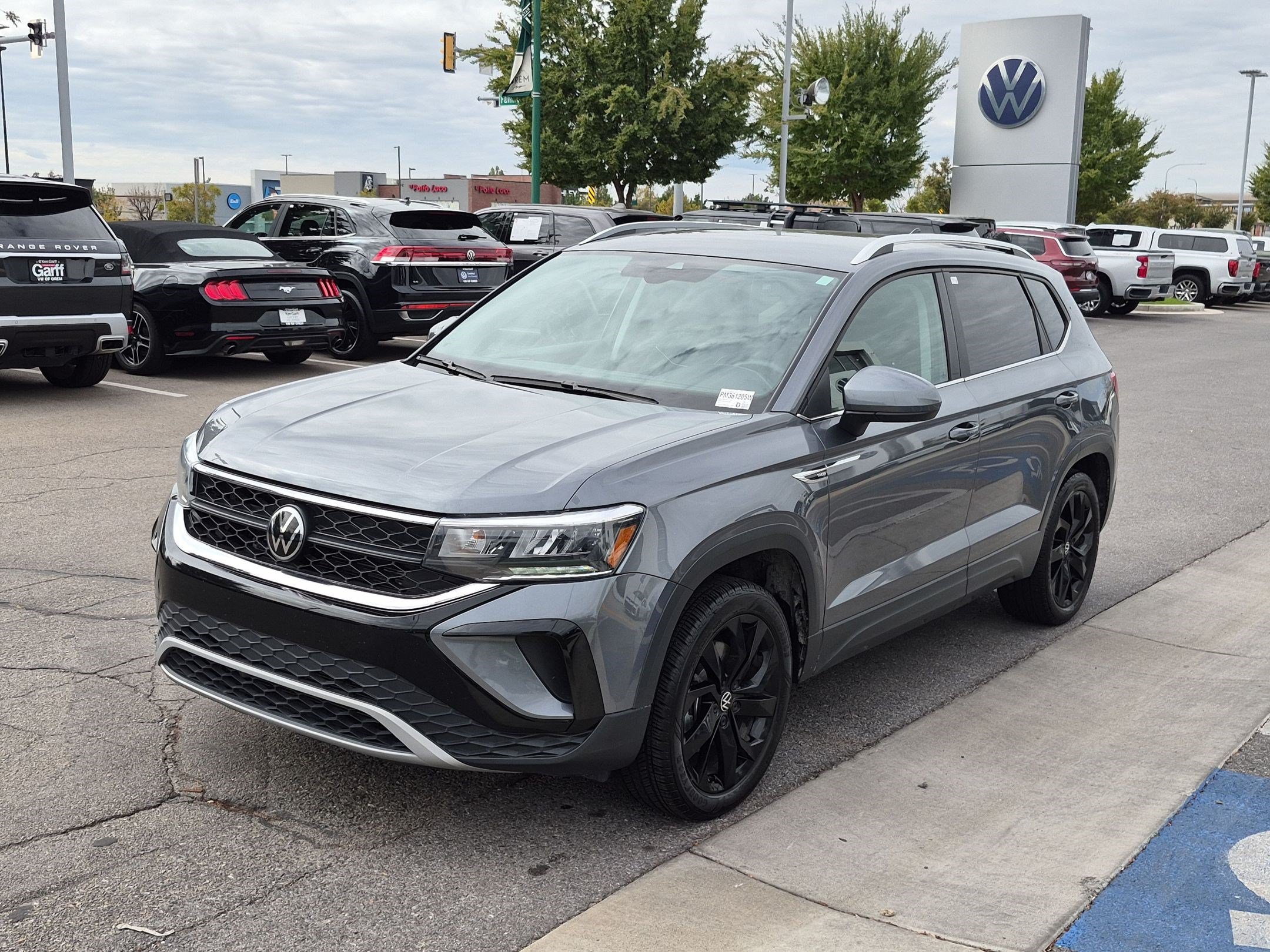 Used 2023 Platinum Gray Metallic Volkswagen SE image 9