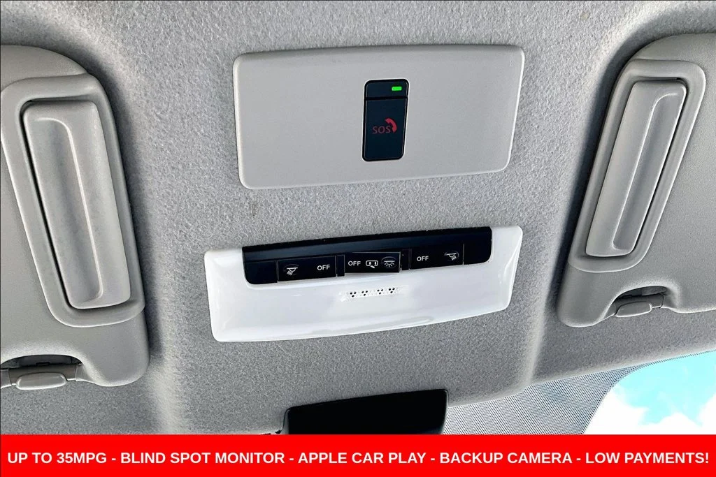 Used 2023 Orange Nissan SR image 19