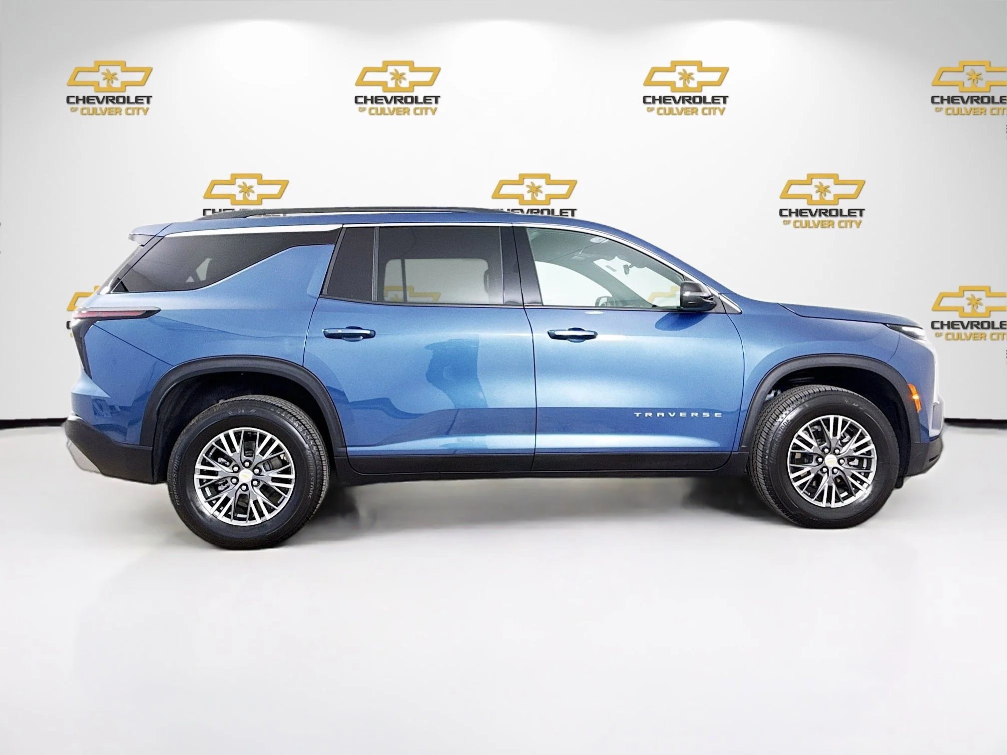 Used 2025 Lakeshore Blue Metallic Chevrolet LT image 9