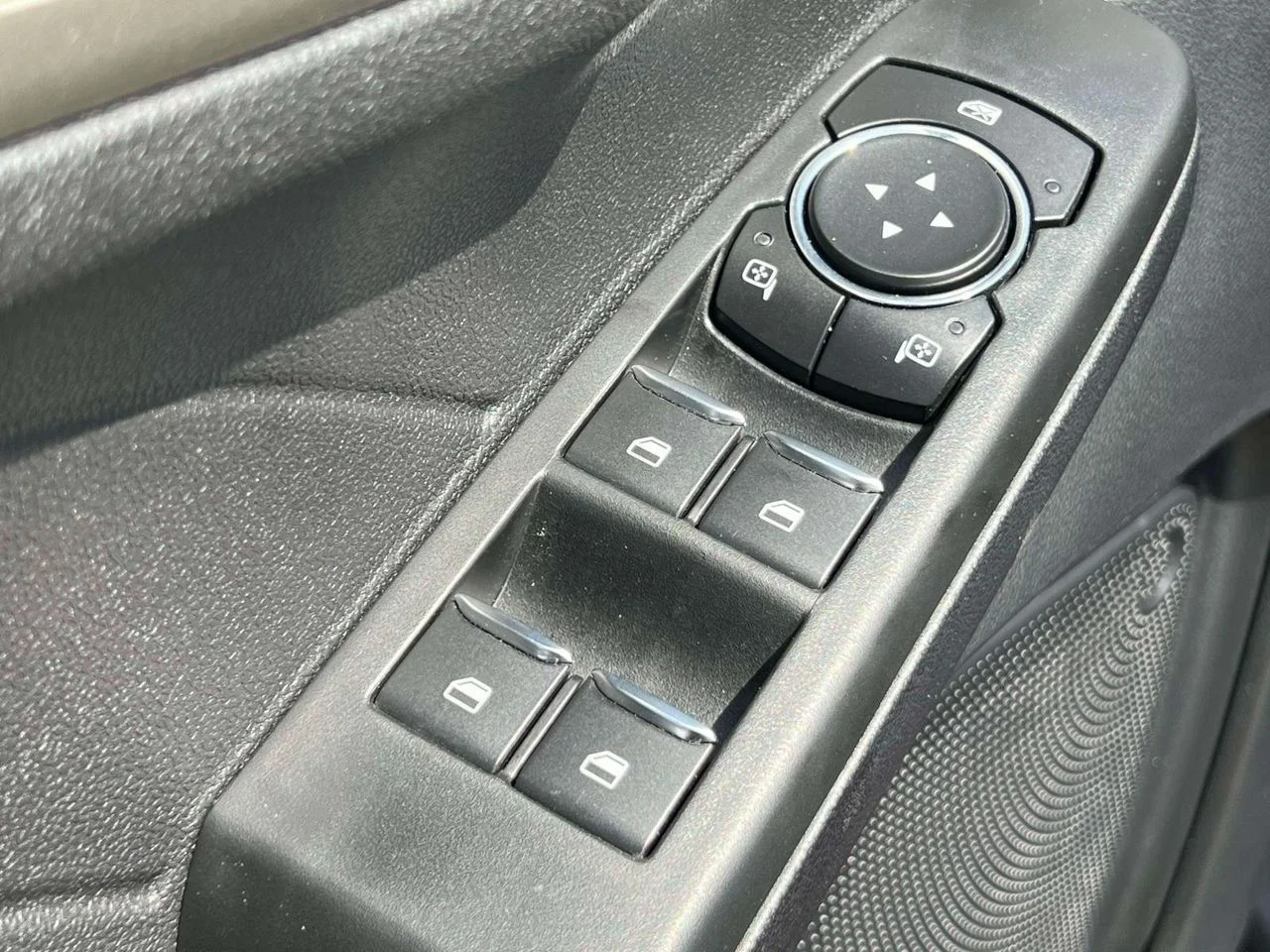 Used 2022 AGATE BLACK METALLIC Ford SE image 20