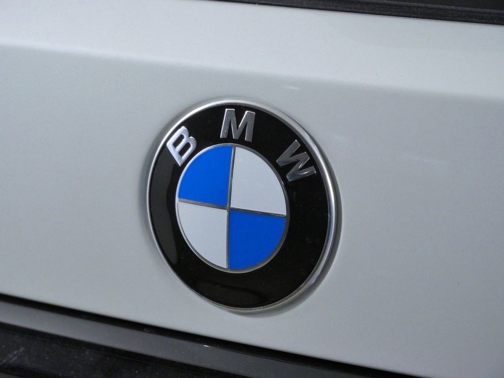 New 2027 Mineral White Metallic BMW M60i image 11