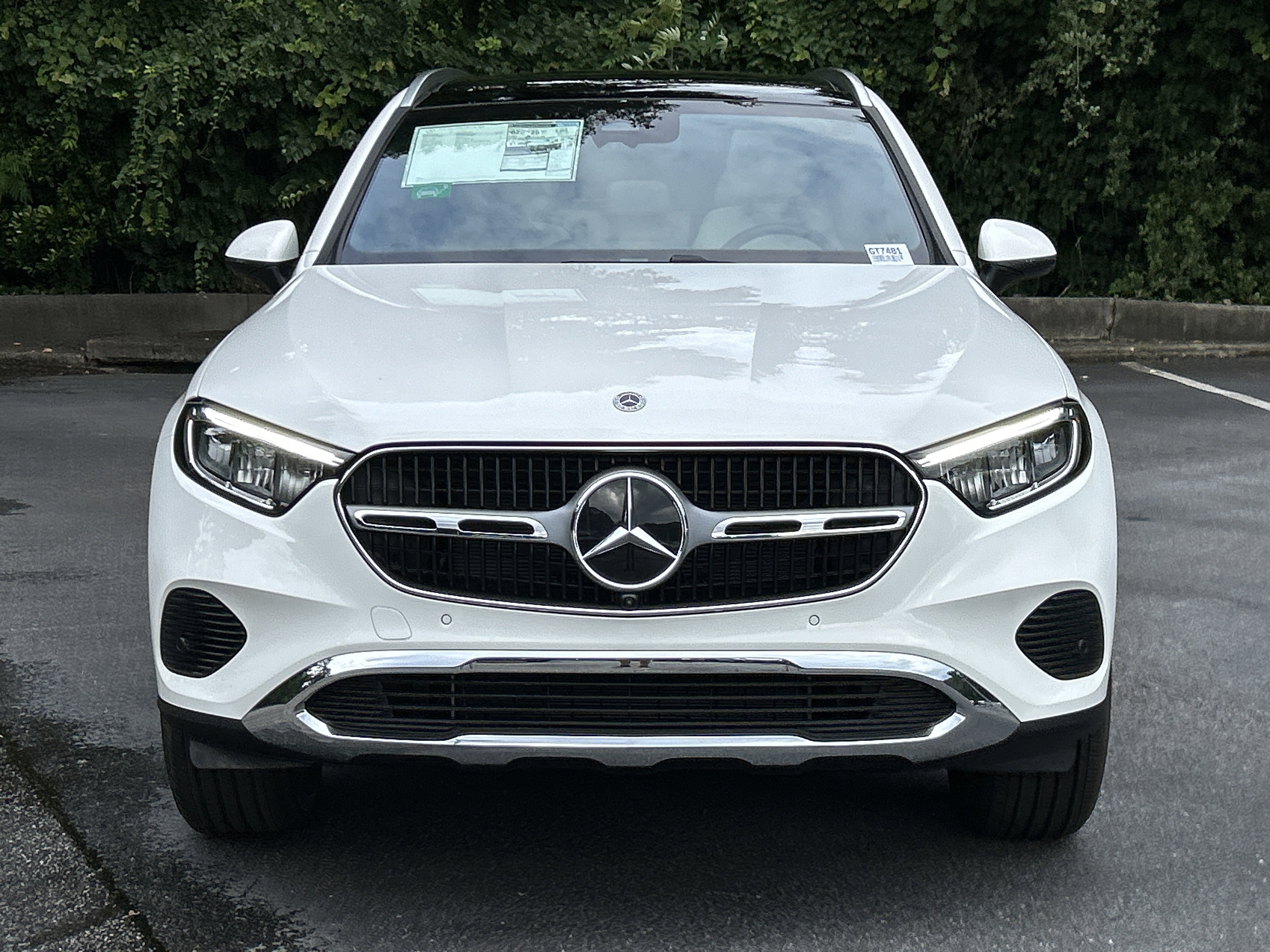 New 2026 Polar White Mercedes-Benz GLC 350e 4MATIC® SUV image 3