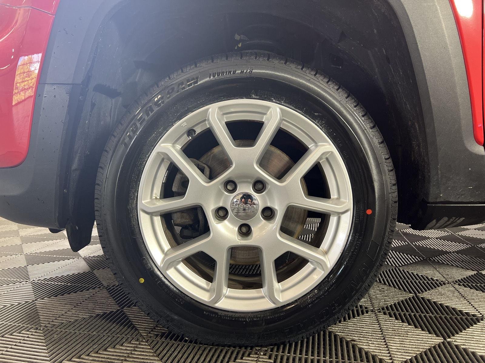 Used 2020 Colorado Red Clearcoat Jeep Latitude image 31