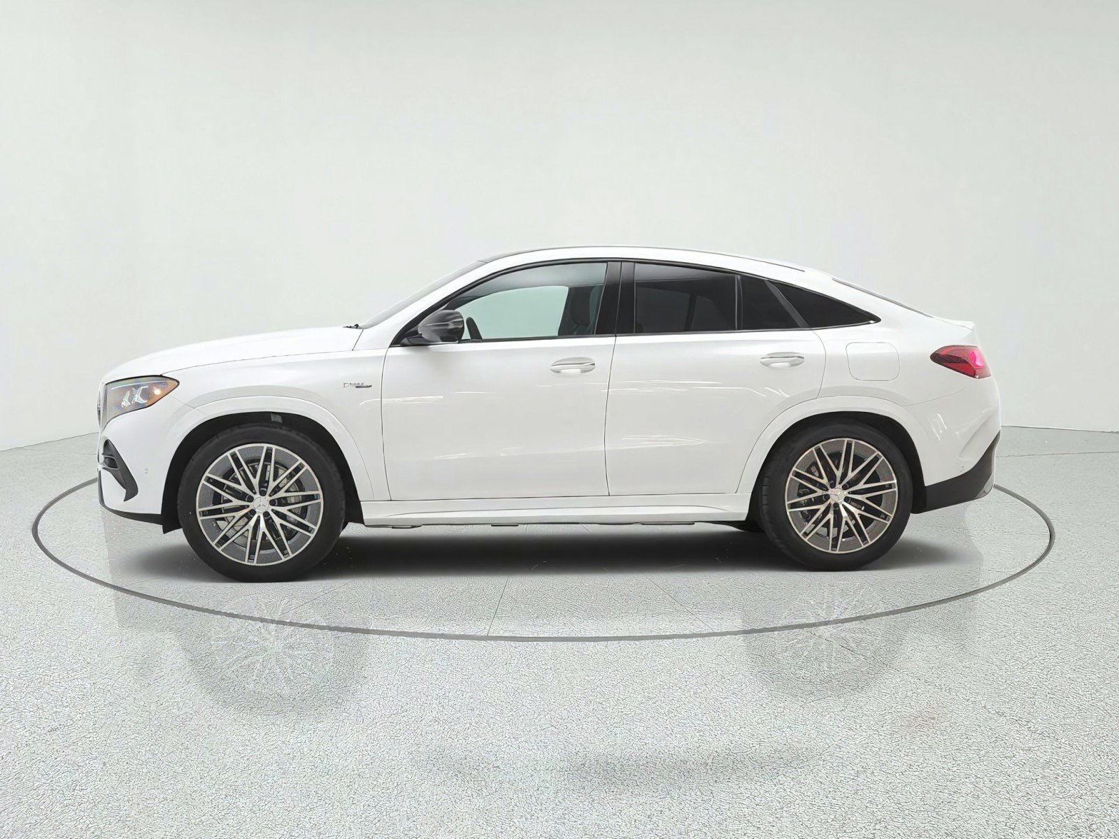 New 2027 MANUFAKTUR Moonlight White Metallic Mercedes-Benz AMG® GLE 53e 4MATIC+ Coupe image 29