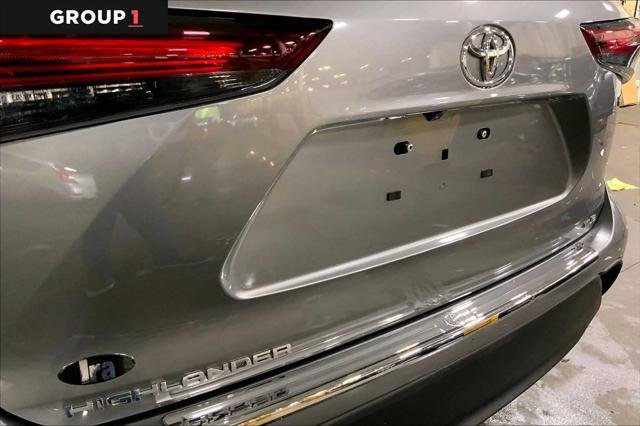 Certified Used 2025 PRECIOUS METAL Toyota  image 31