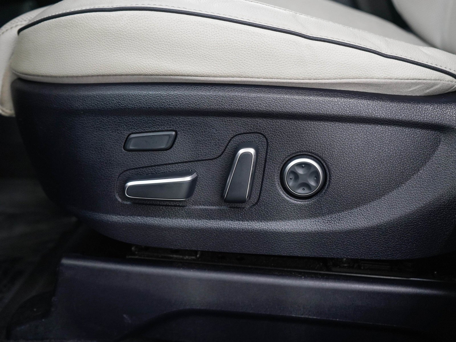 2024 Hyundai Palisade Limited - Photo 28