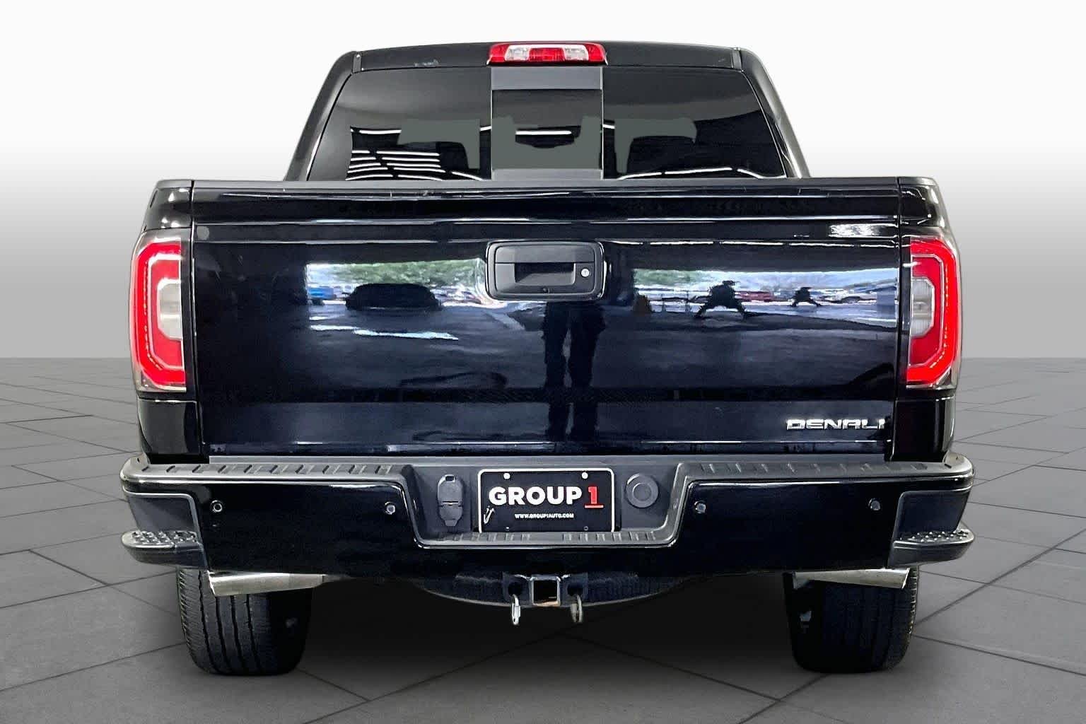 Used 2018 ONYX BLACK GMC Denali image 5