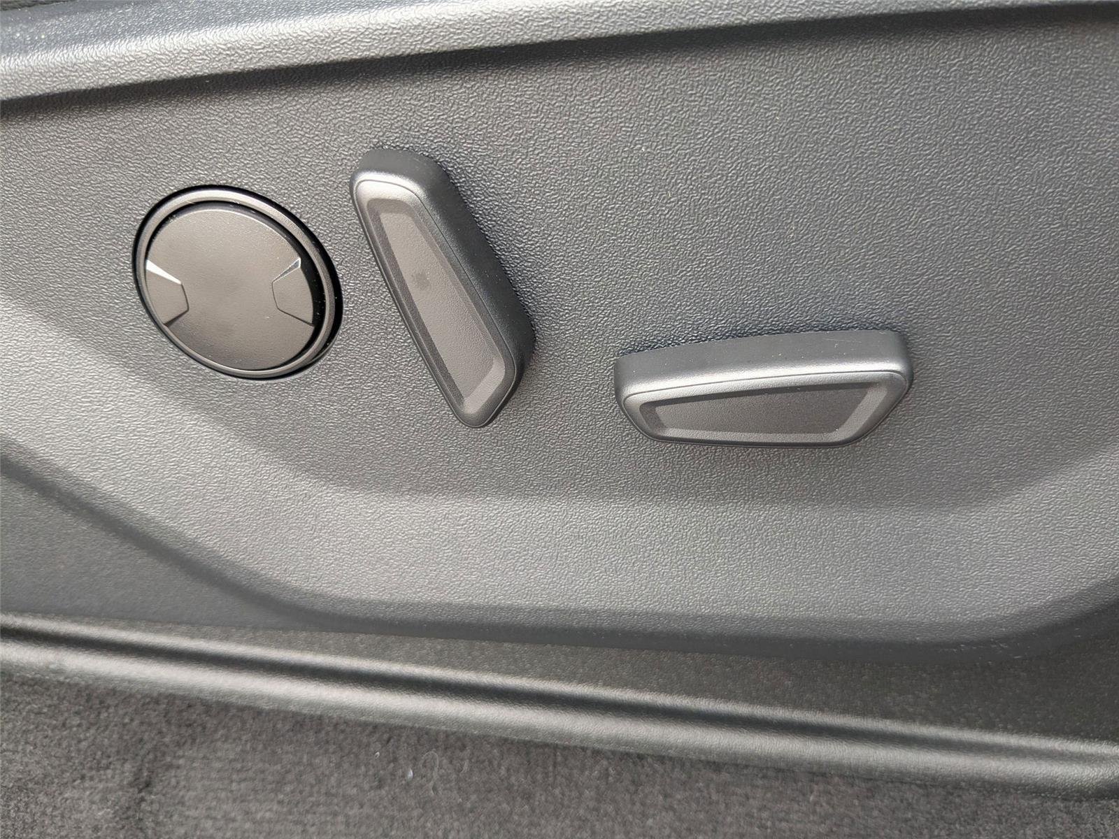 New 2026 Carbonized Gray Metallic Ford F-350® Lariat® image 34