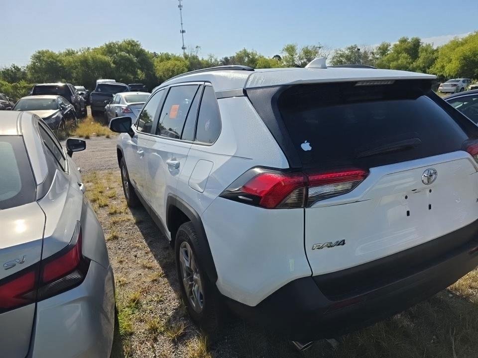 Used 2025 Ice Cap Toyota XLE image 4