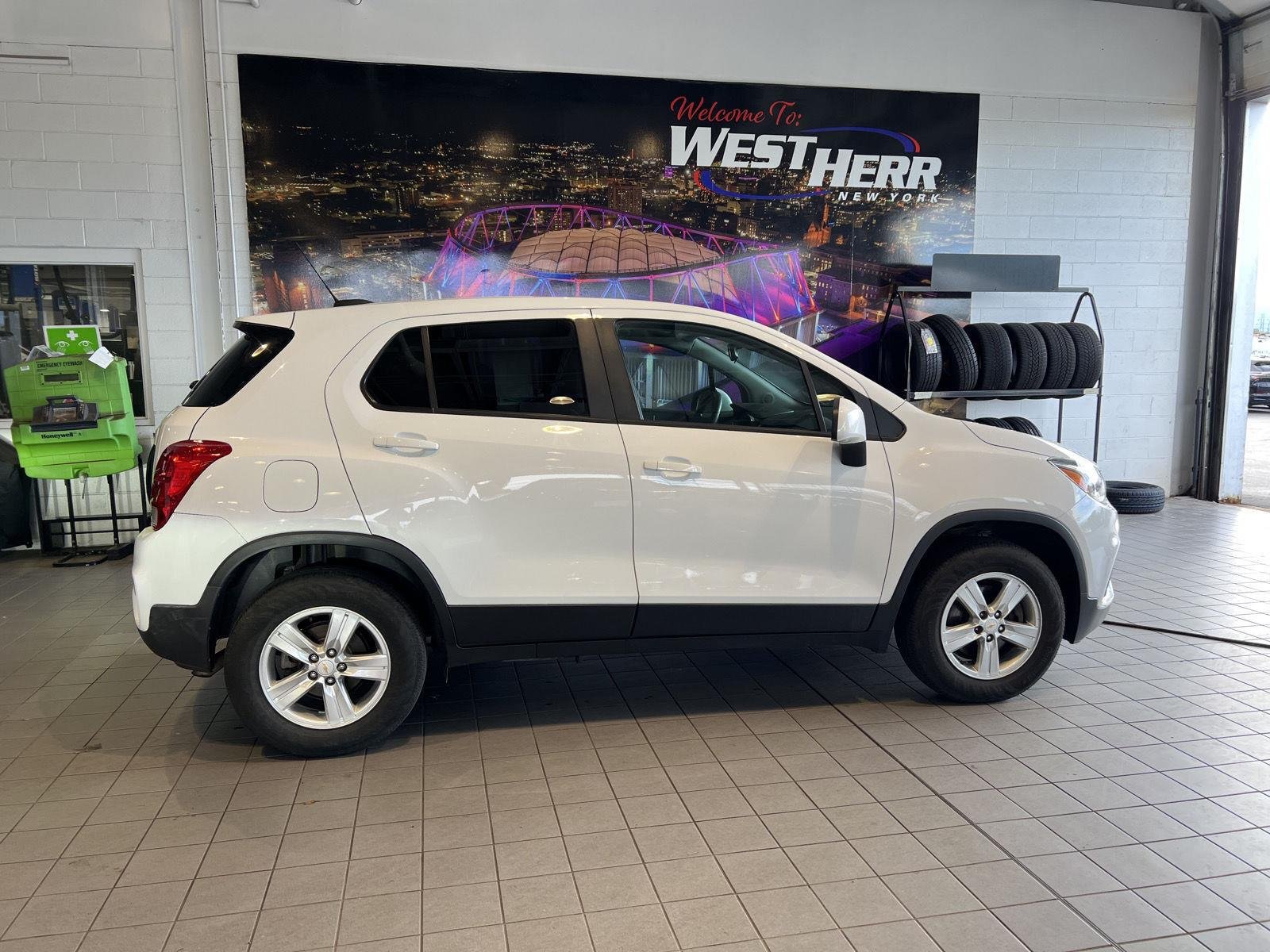 Used 2020 Summit White Chevrolet LS image 8
