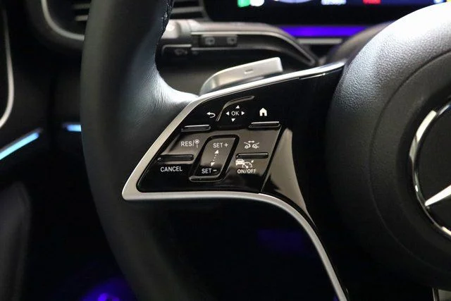 Used 2025 Obsidian Black Metallic Mercedes-Benz GLE 350 image 3