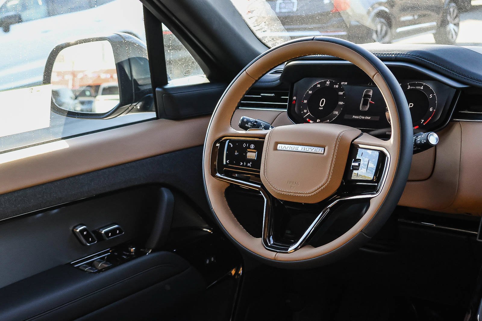 New 2026 Santorini Black Land Rover Dynamic SE image 18