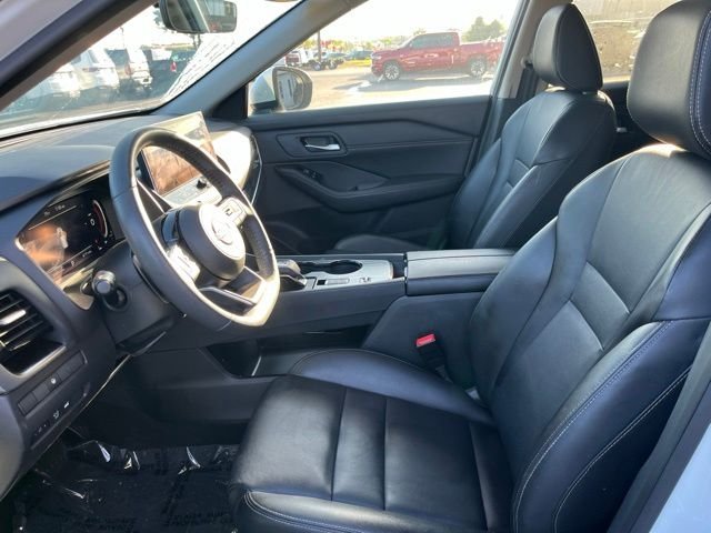 Used 2024 White Nissan SL image 7