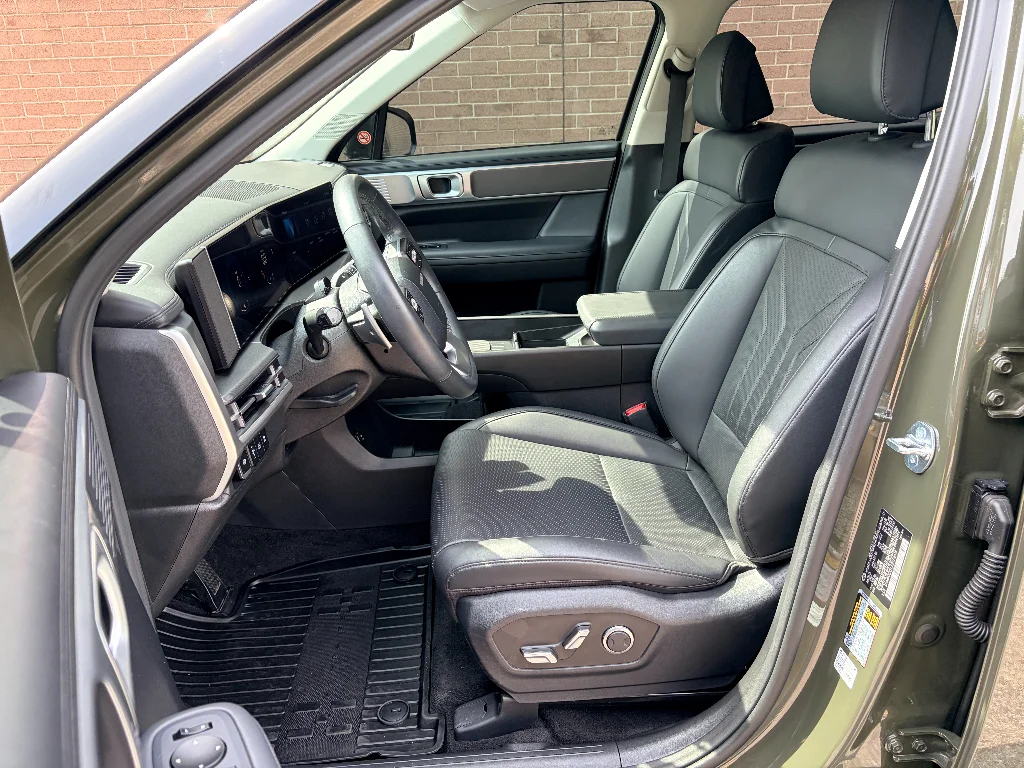 Used 2025 Rockwood Green Hyundai SEL image 12