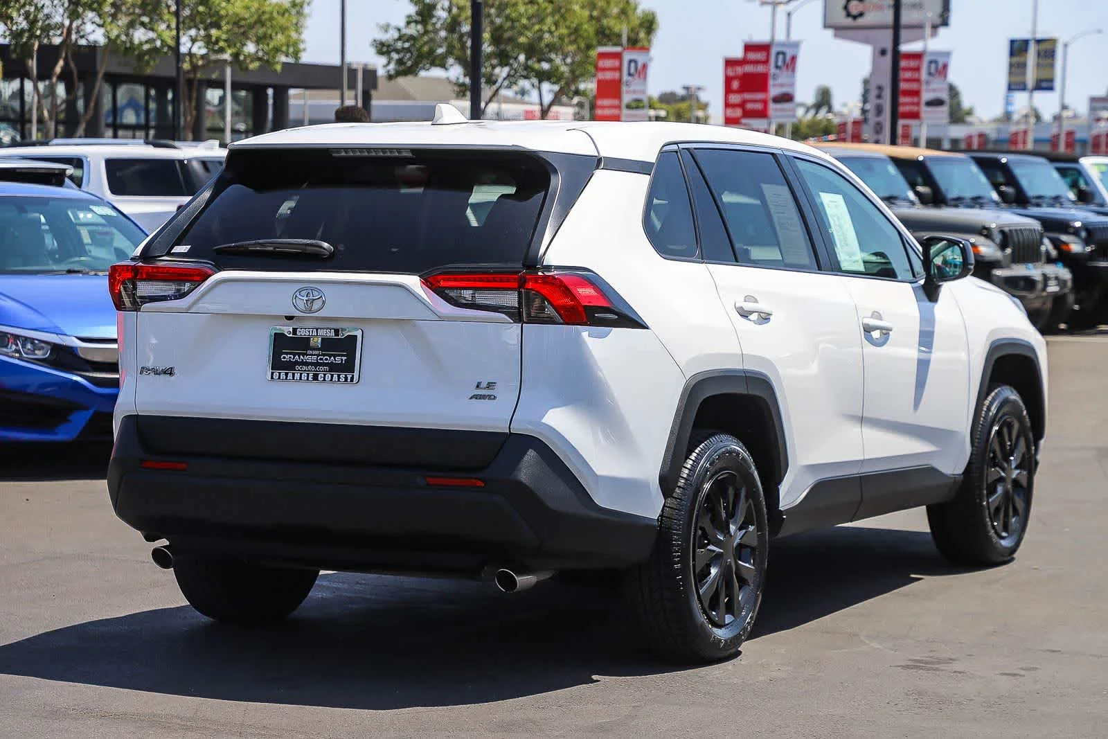 2024 Toyota RAV4 LE - Photo 6