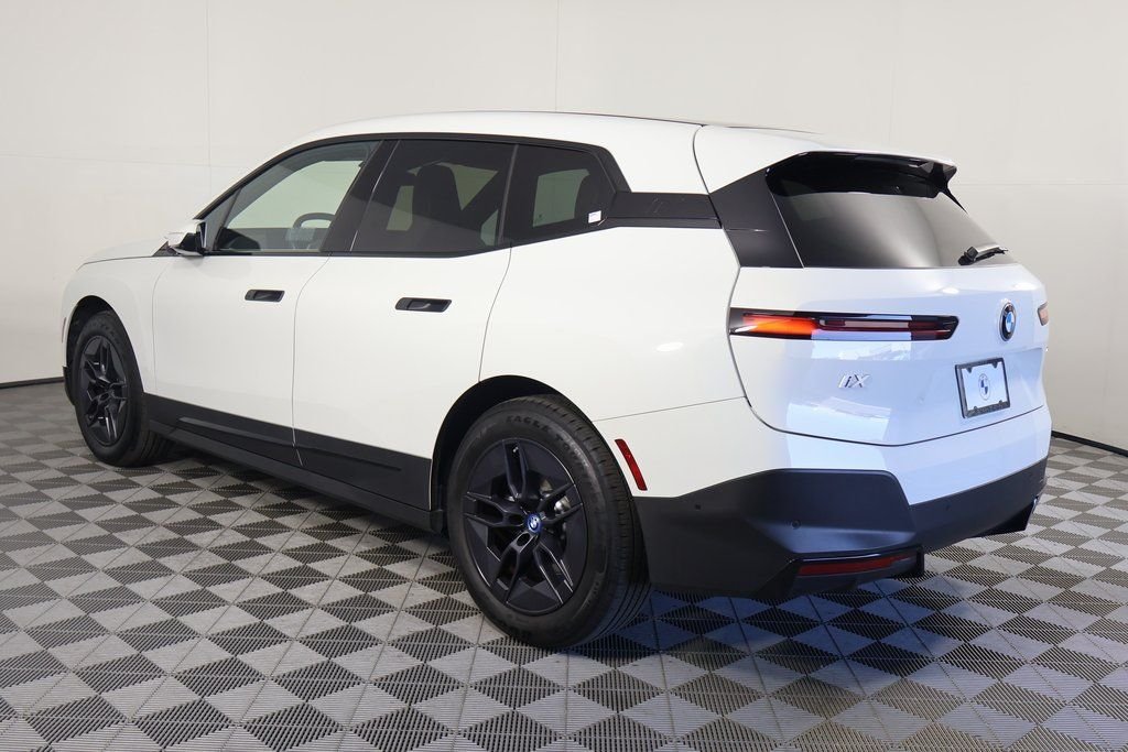 Certified Used 2024 Alpine White BMW xDrive50 image 6