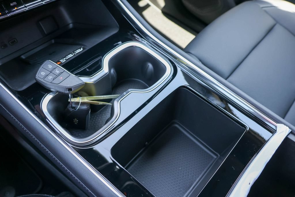 2027 Chevrolet Traverse LT - Photo 19