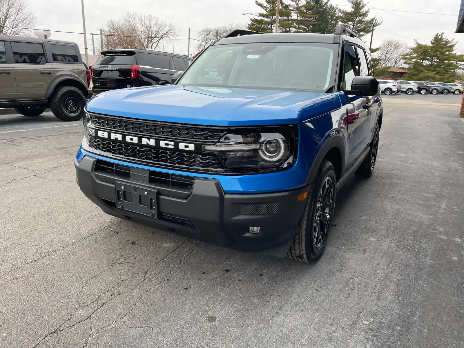 New 2026 Velocity Blue Metallic Ford Outer Banks® image 17