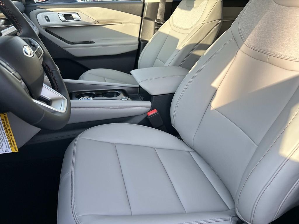 New 2026 Vapor Blue Ford Active image 17
