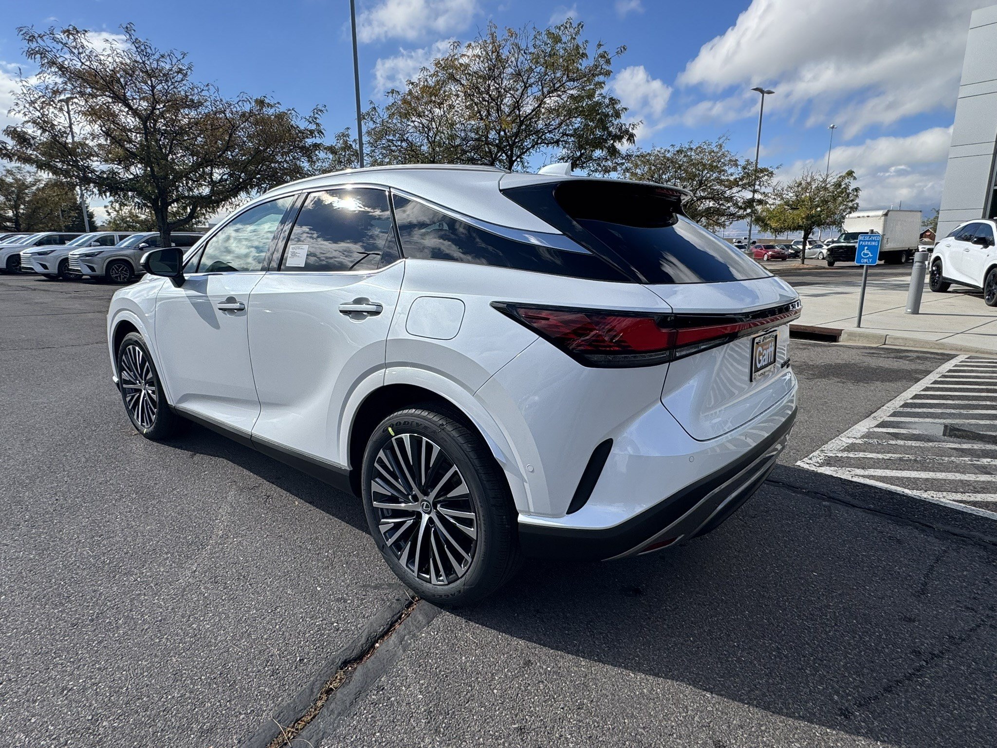 New 2026 Eminent White Pearl Lexus PREMIUM PLUS image 4