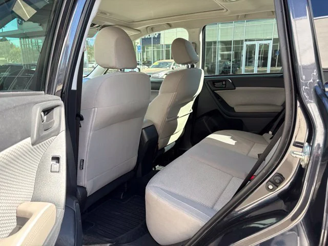 Used 2018 Gray Subaru 2.5i Premium image 11