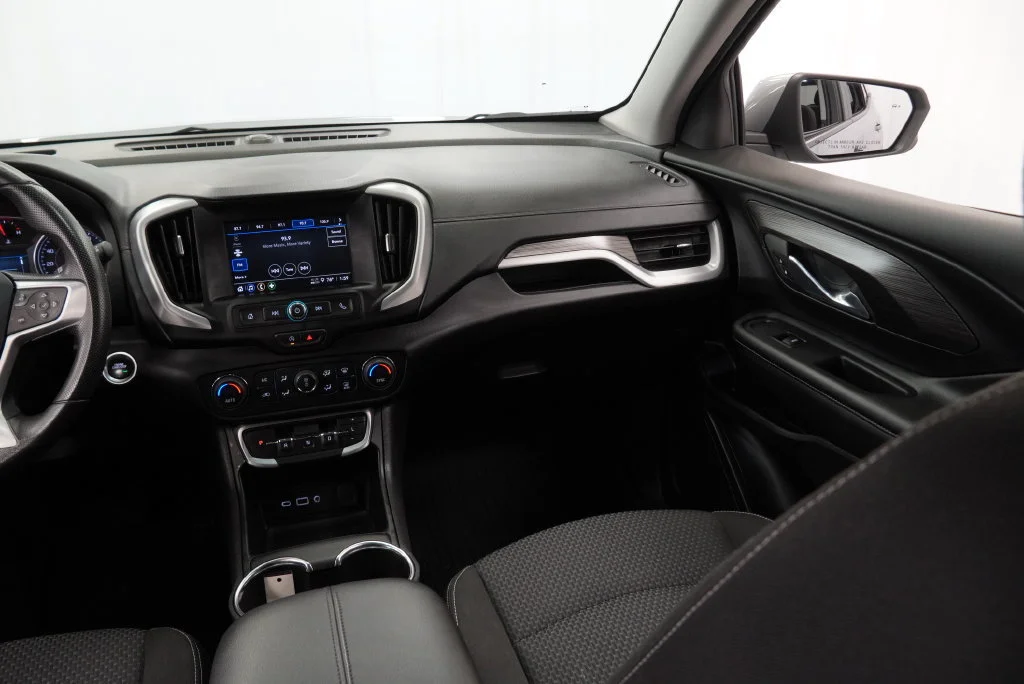 Used 2024 Sterling Metallic GMC SLE image 15