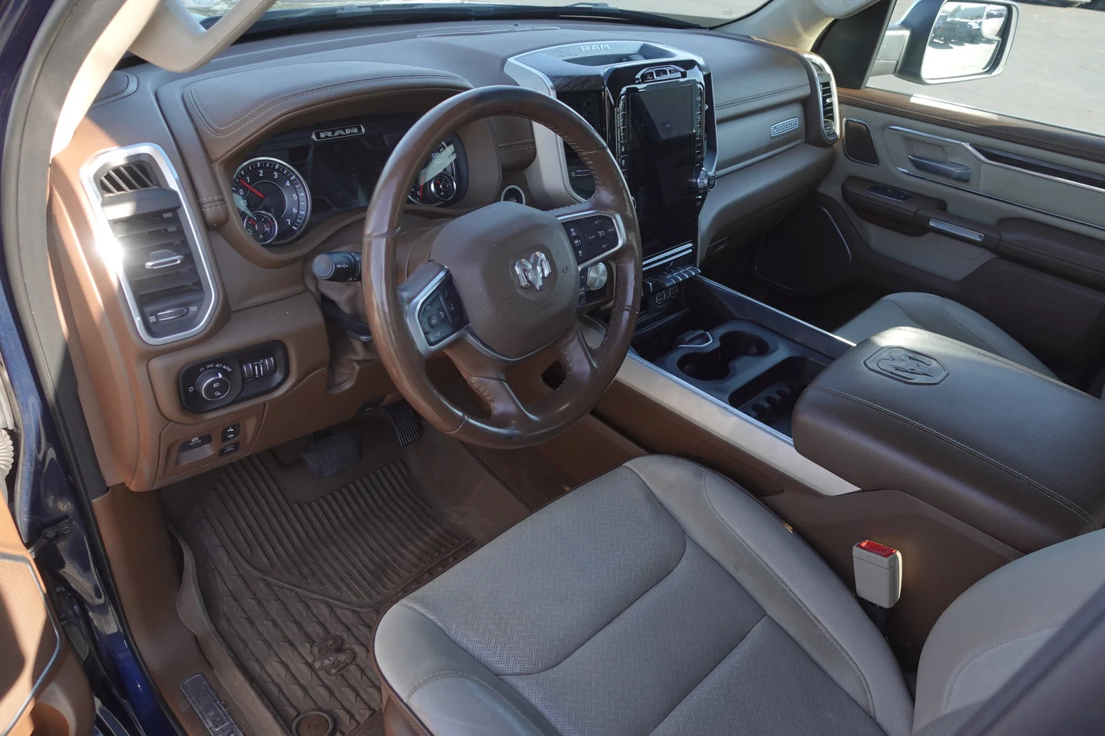 Used 2020 Patriot Blue Pearlcoat Ram Laramie image 10