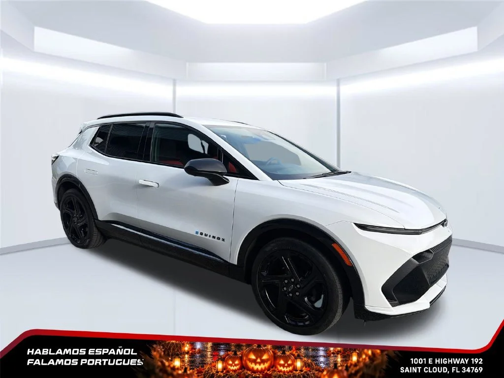 Used 2024 Summit White Chevrolet 2RS image 7
