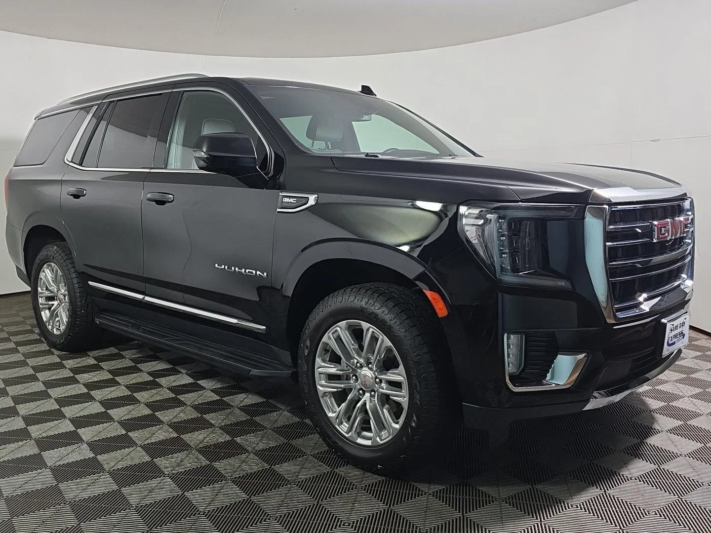 Used 2024 Onyx Black GMC SLT image 9