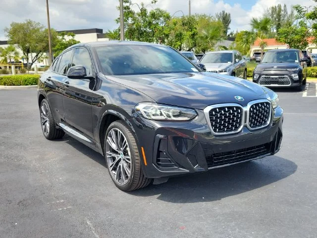 Used 2022 Black BMW xDrive30i image 3