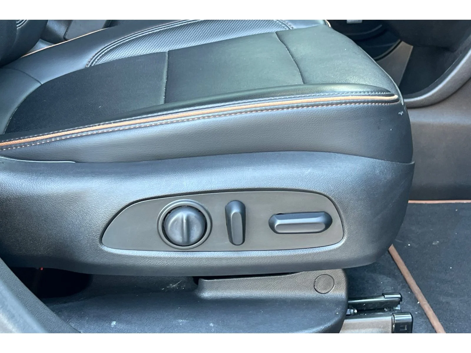 Used 2021 Ebony Twilight Metallic GMC AT4 image 25
