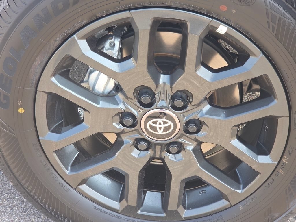 New 2026 Wind Chill Pearl Toyota Platinum image 22