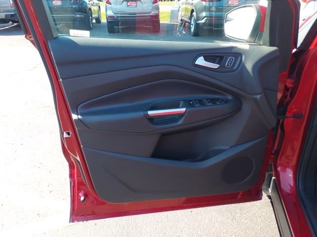 Used 2018 Red Ford SE image 11