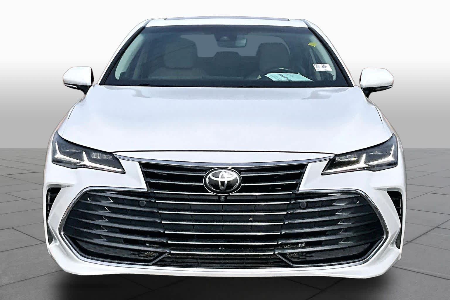 Used 2019 Wind Chill Pearl Toyota Limited image 3