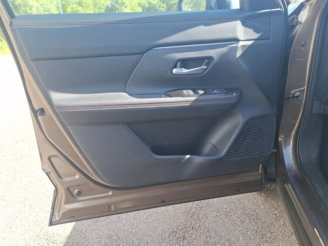 New 2026 Canyon Bronze Metallic Nissan SR image 10