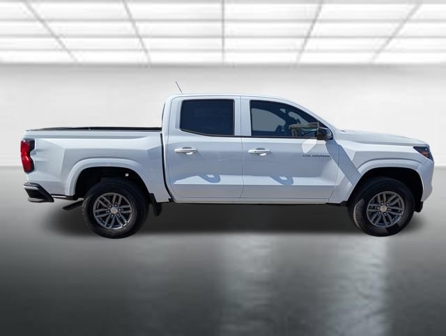 New 2026 Summit White Chevrolet LT image 30