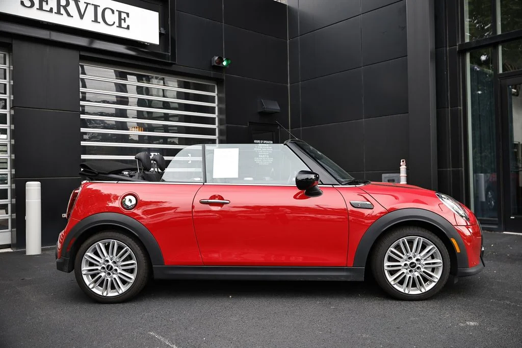 Used 2024 Chili Red MINI Signature image 4