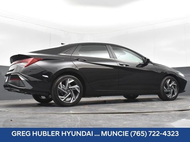Used 2025 Black Hyundai SEL Convenience image 42