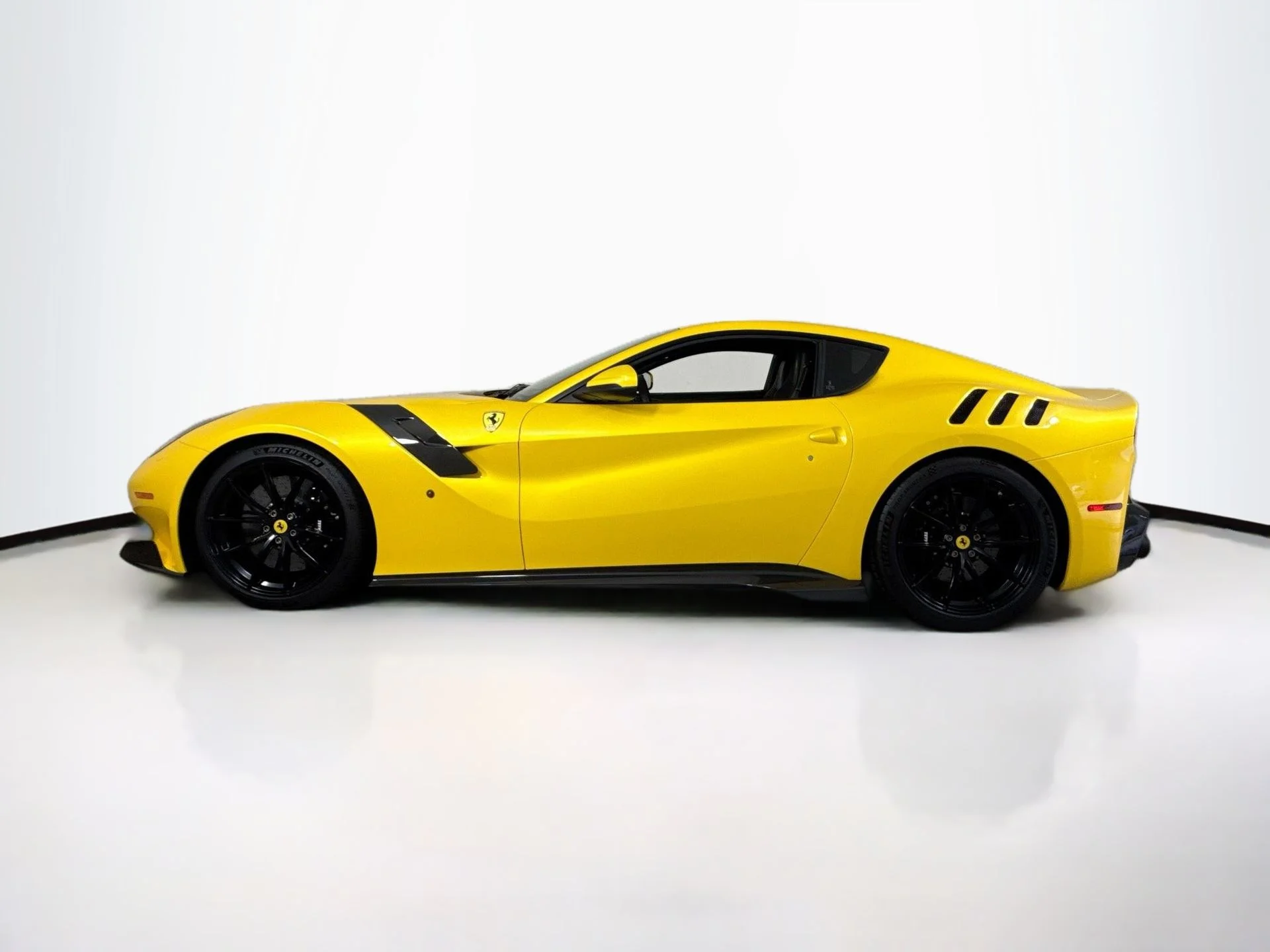 Certified Used 2017 Giallo Triplo Strato Ferrari Base image 4