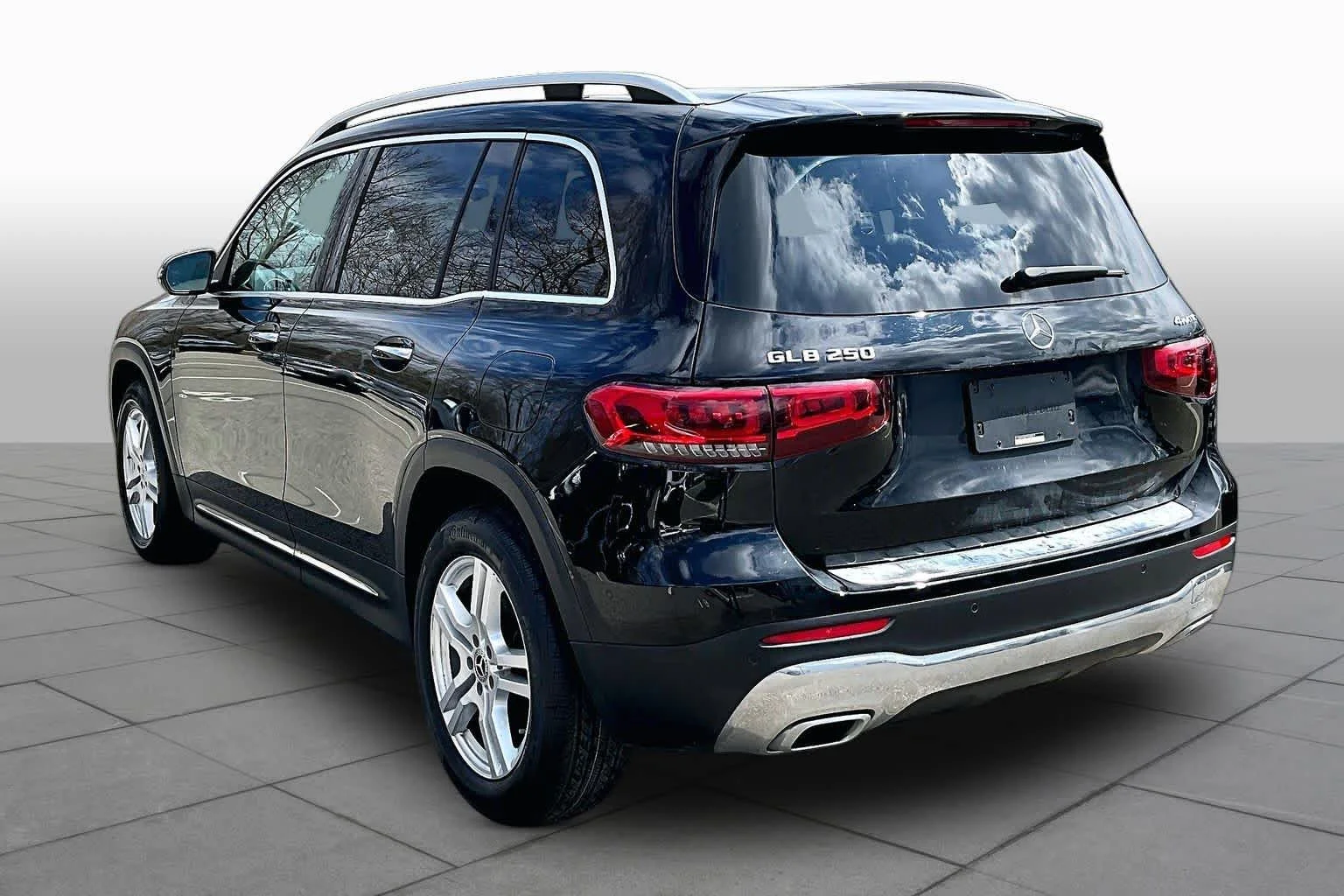 Used 2023 Night Black Mercedes-Benz GLB 250 image 12